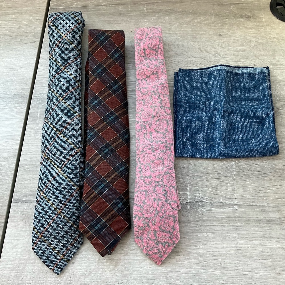 The Tie Bar - lot of 3 ties + bonus pocket square FREE WHEN PURCHASED IN BUNDLE